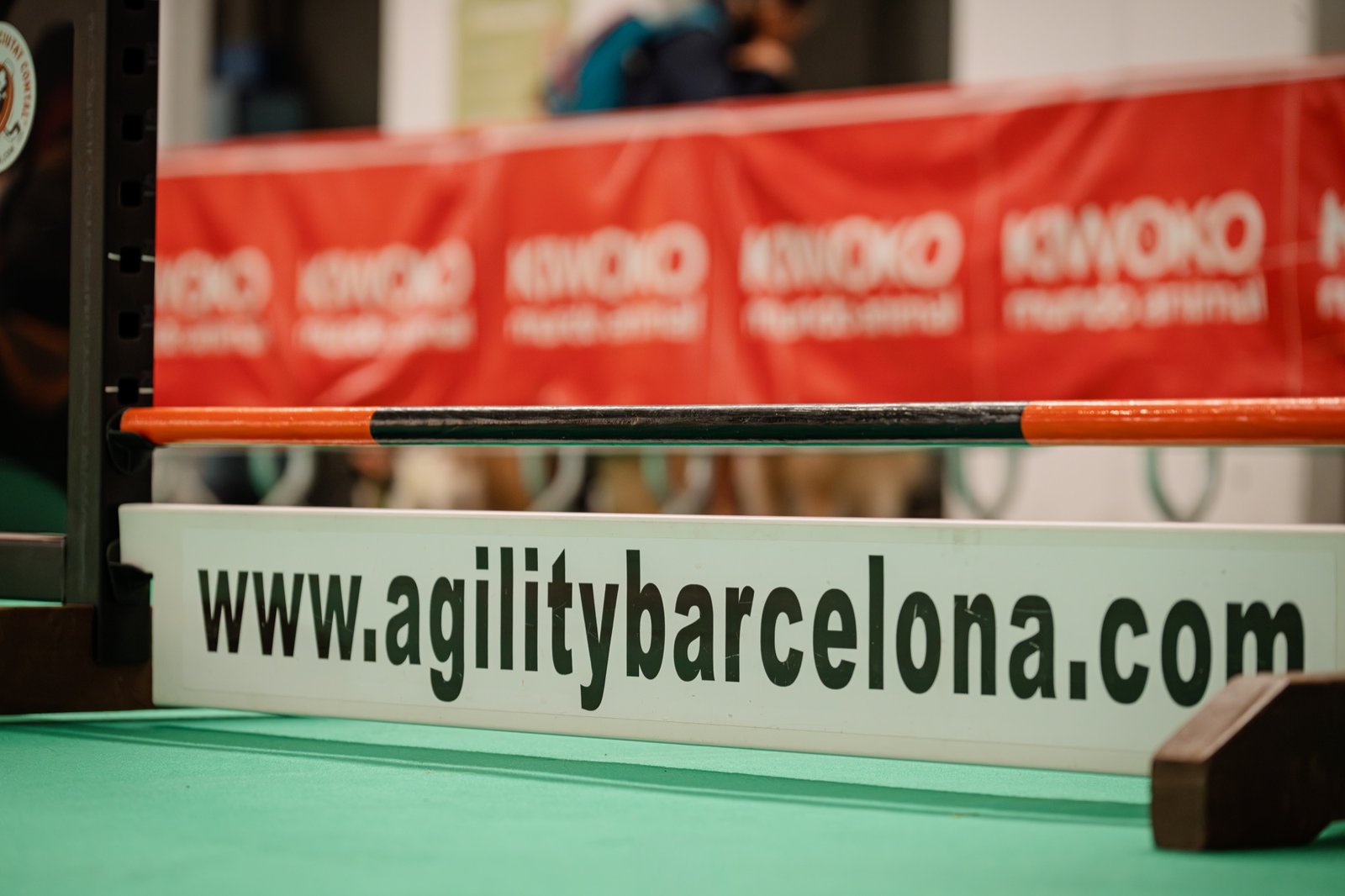 Detall de marca durant una fira d'agility a Barcelona